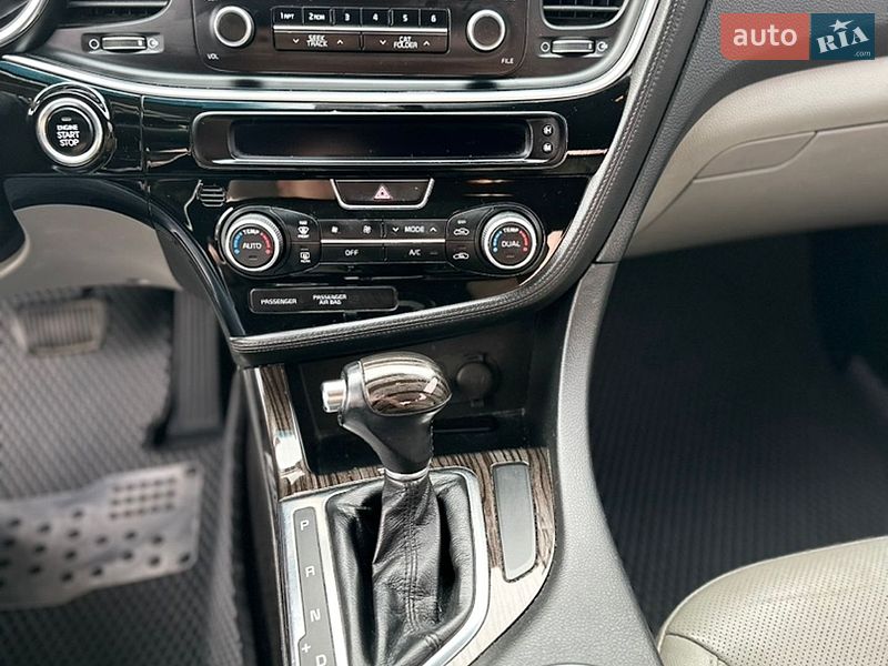 Седан Kia Optima 2014 в Киеве