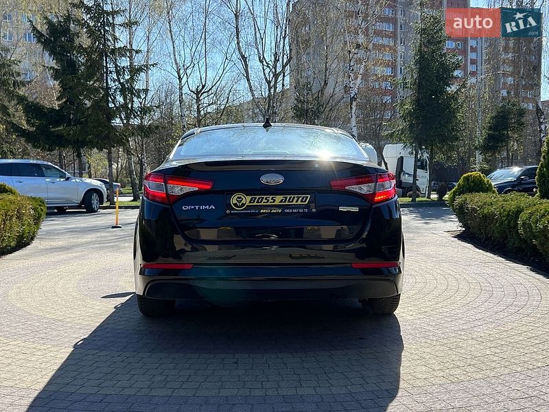 Седан Kia Optima 2013 в Львові