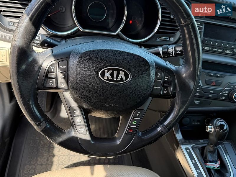 Седан Kia Optima 2013 в Киеве