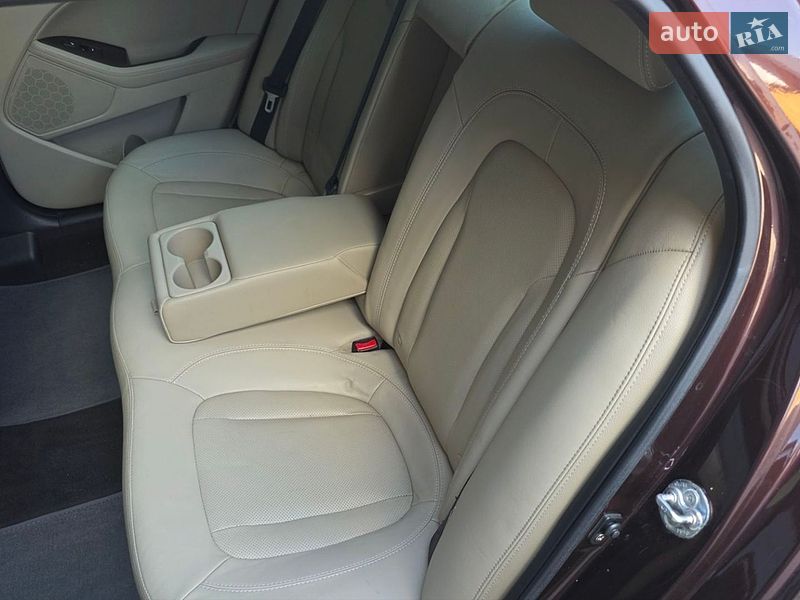 Седан Kia Optima 2011 в Києві