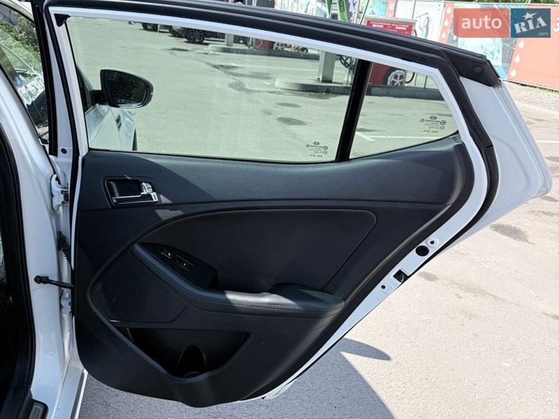 Седан Kia Optima 2013 в Києві