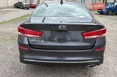Седан Kia Optima 2018 в Киеве