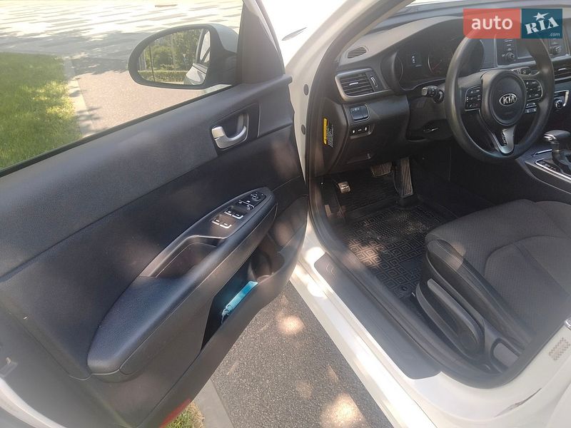 Седан Kia Optima 2016 в Днепре