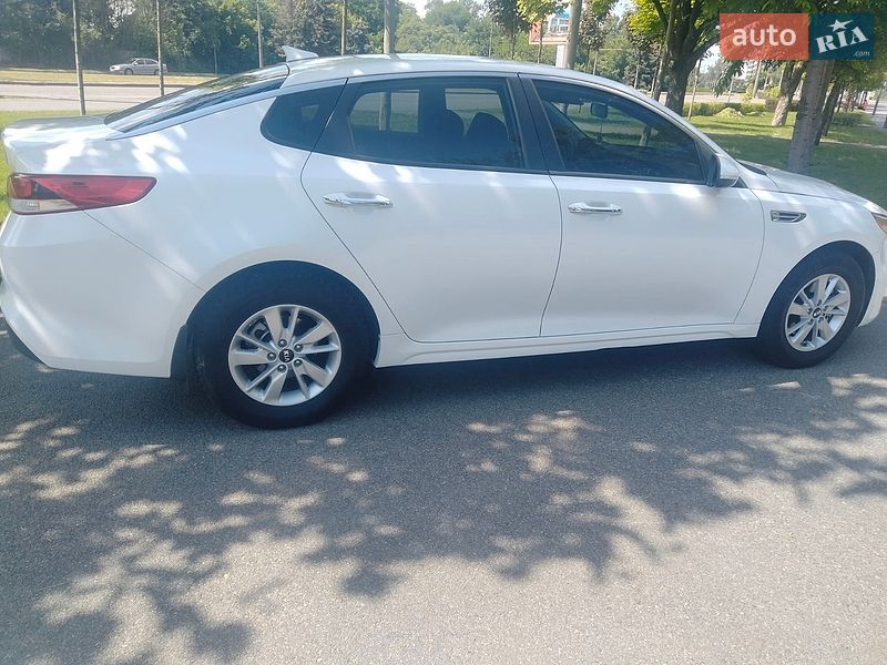 Седан Kia Optima 2016 в Днепре