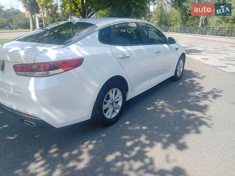 Седан Kia Optima 2016 в Днепре