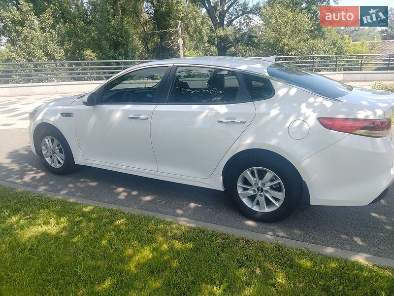 Седан Kia Optima 2016 в Днепре