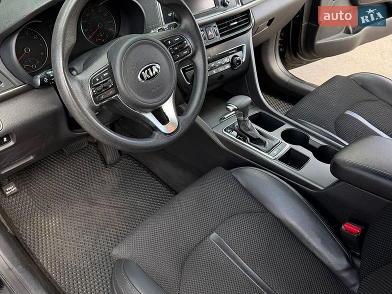 Седан Kia Optima 2016 в Києві