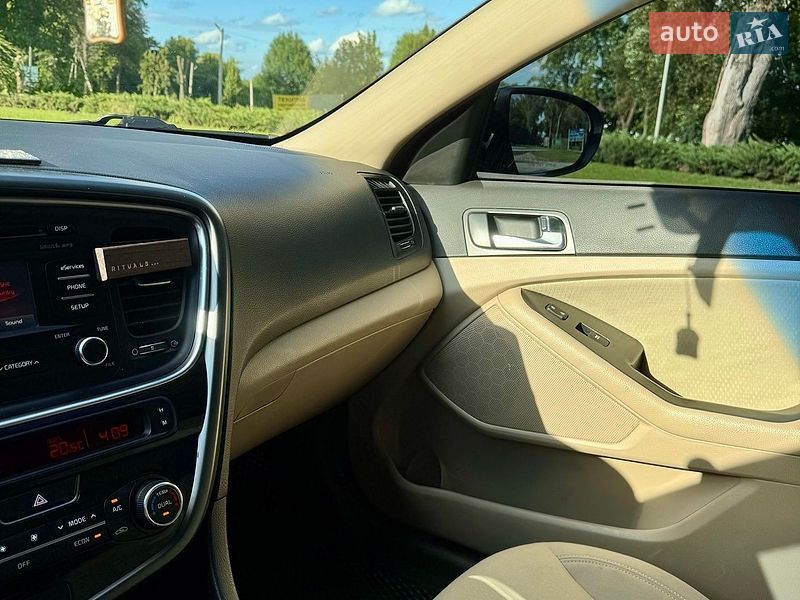 Седан Kia Optima 2014 в Черновцах