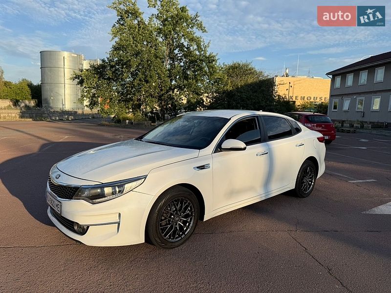 Седан Kia Optima 2017 в Киеве