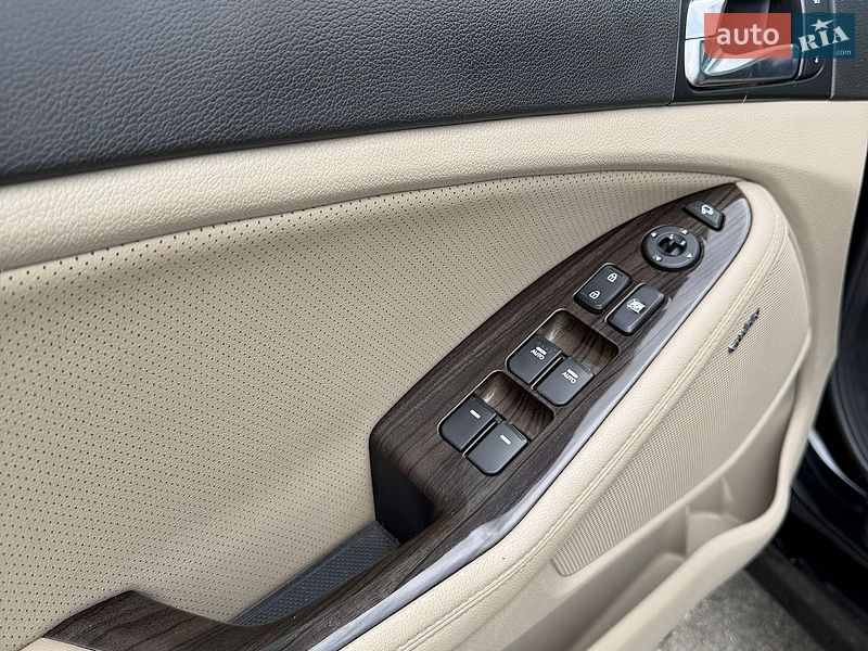 Седан Kia Optima 2013 в Киеве