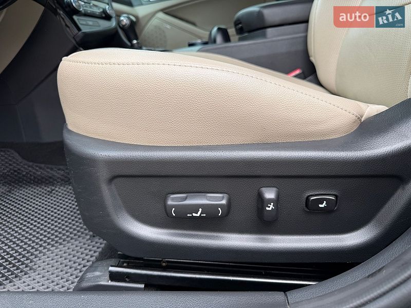 Седан Kia Optima 2013 в Киеве
