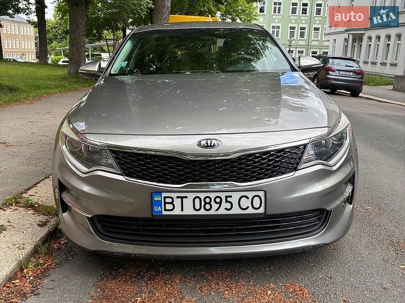 Седан Kia Optima 2016 в Чернівцях