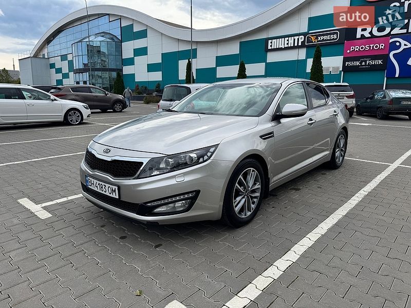 Седан Kia Optima 2012 в Южному