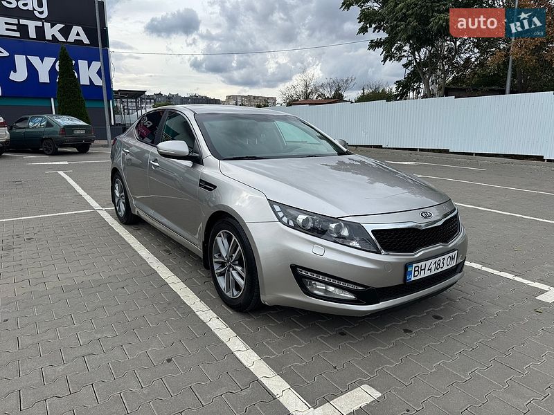 Седан Kia Optima 2012 в Южному