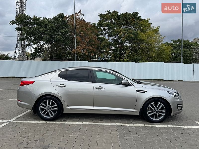 Седан Kia Optima 2012 в Южному