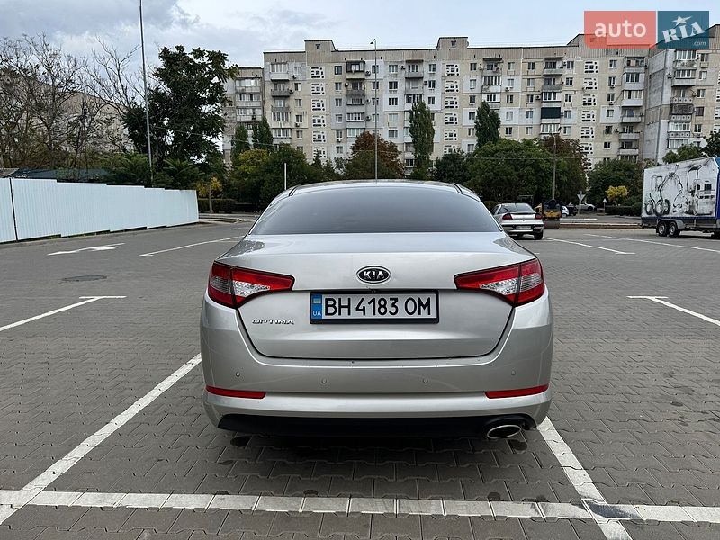 Седан Kia Optima 2012 в Южному