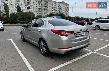 Седан Kia Optima 2012 в Южному