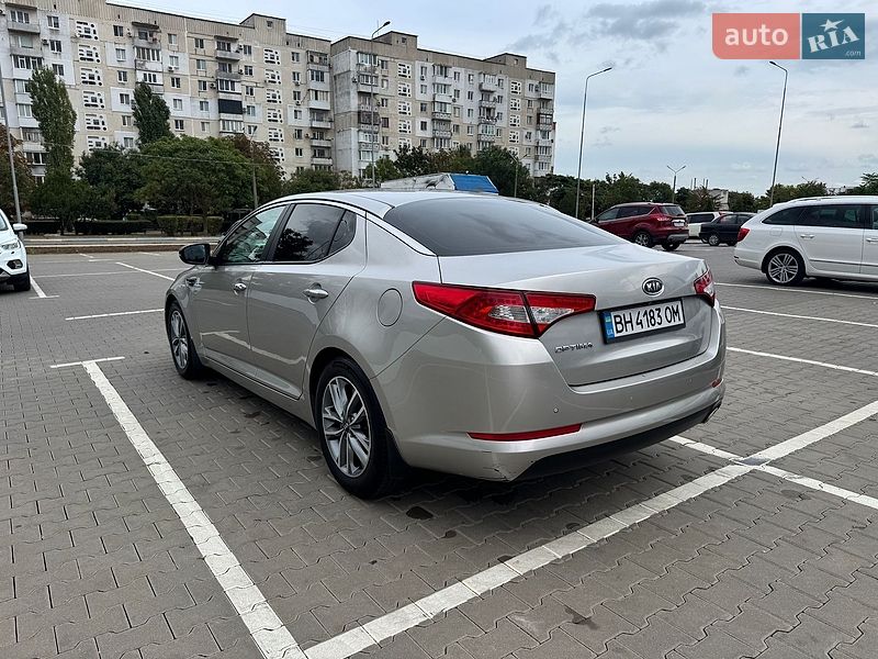 Седан Kia Optima 2012 в Южному
