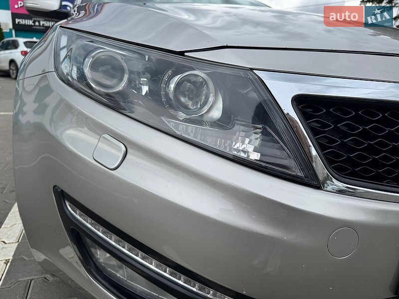 Седан Kia Optima 2012 в Южному