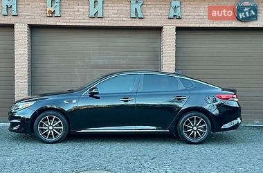 Седан Kia Optima 2016 в Святопетровское