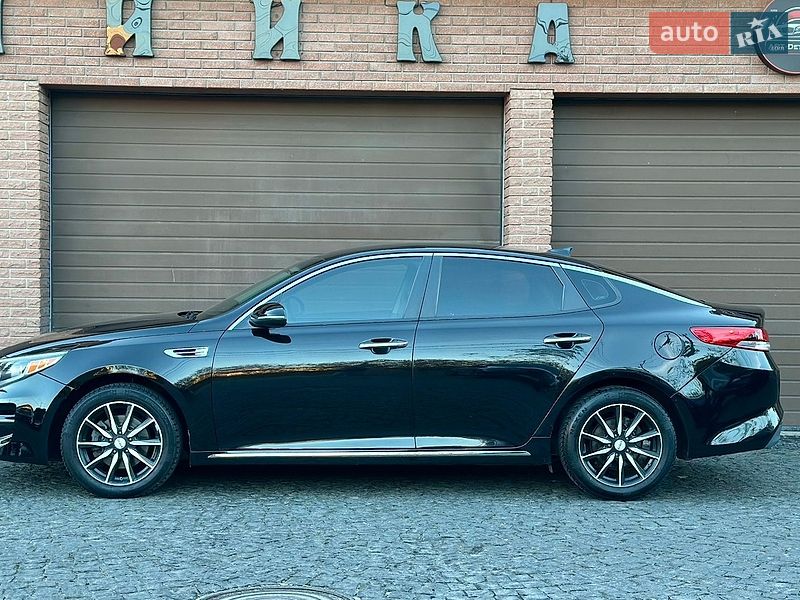 Седан Kia Optima 2016 в Святопетровское