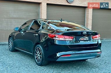 Седан Kia Optima 2016 в Святопетрівське