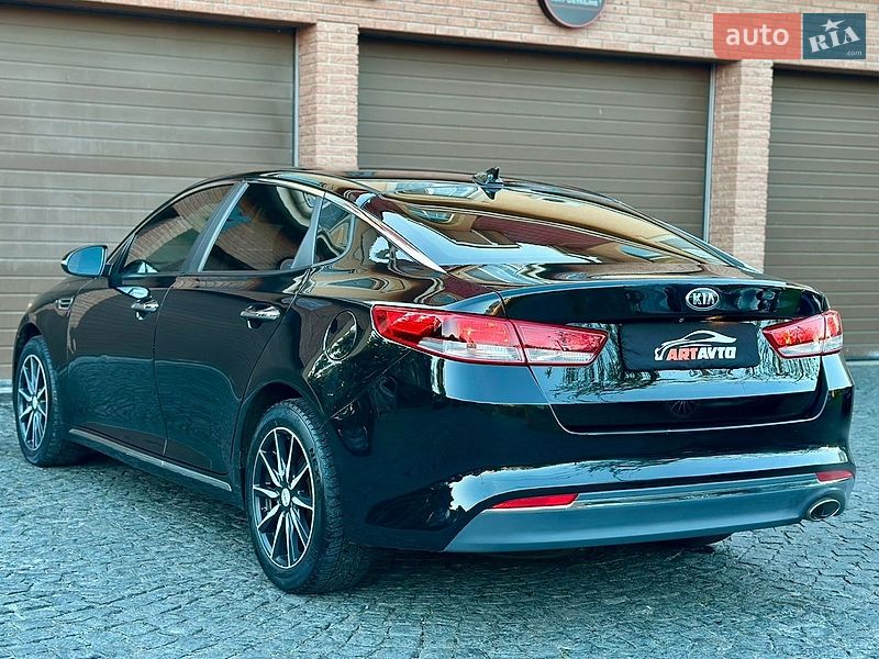Седан Kia Optima 2016 в Святопетрівське