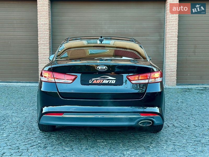 Седан Kia Optima 2016 в Святопетровское