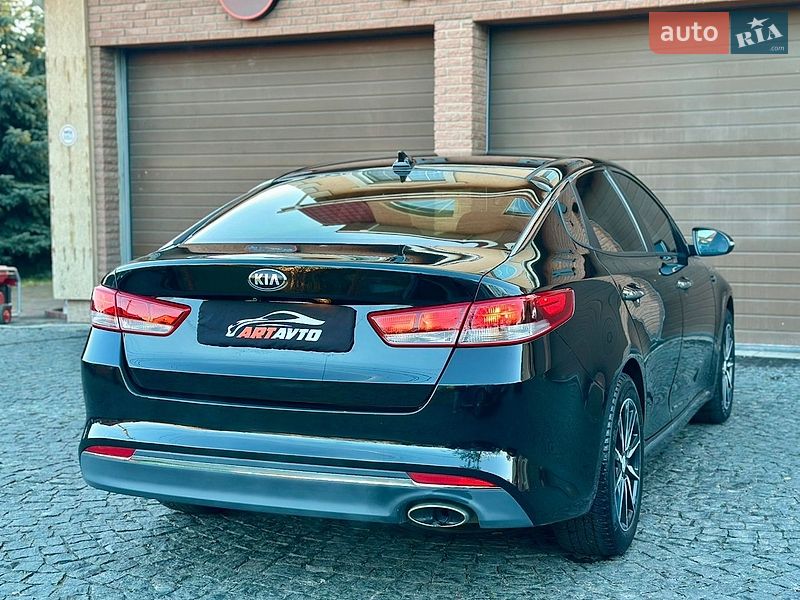 Седан Kia Optima 2016 в Святопетровское