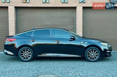 Седан Kia Optima 2016 в Святопетровское