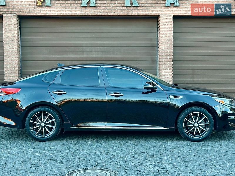 Седан Kia Optima 2016 в Святопетровское
