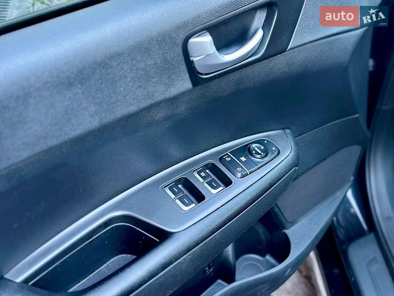 Седан Kia Optima 2016 в Святопетрівське