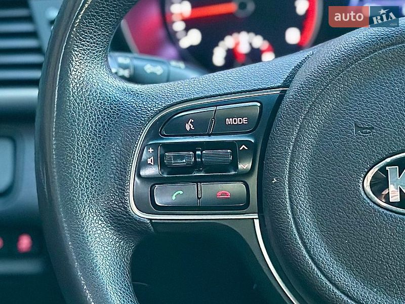 Седан Kia Optima 2016 в Святопетровское