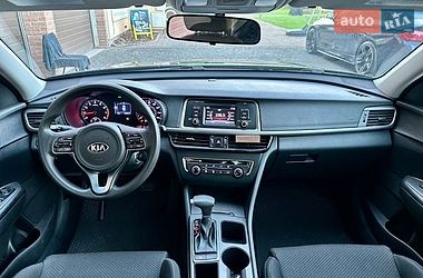 Седан Kia Optima 2016 в Святопетровское