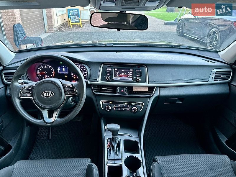 Седан Kia Optima 2016 в Святопетровское