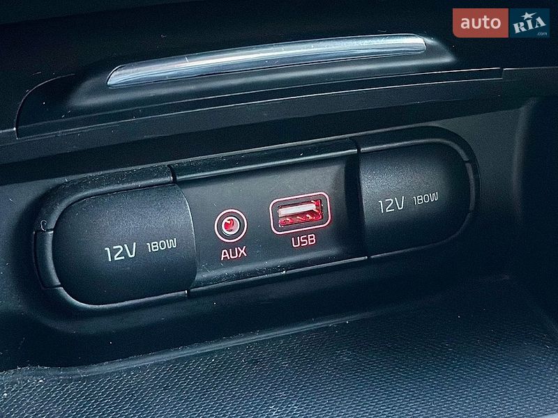 Седан Kia Optima 2016 в Святопетровское
