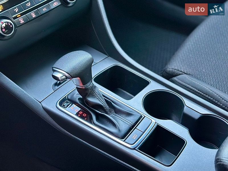 Седан Kia Optima 2016 в Святопетрівське