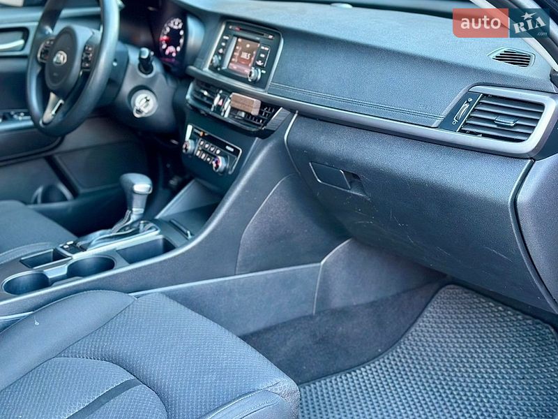 Седан Kia Optima 2016 в Святопетровское