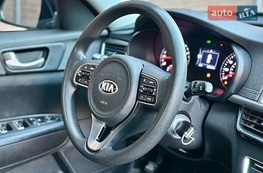 Седан Kia Optima 2016 в Святопетрівське