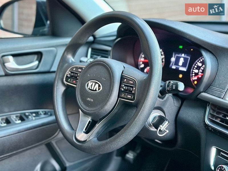 Седан Kia Optima 2016 в Святопетрівське