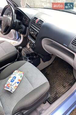 Хэтчбек Kia Picanto 2005 в 