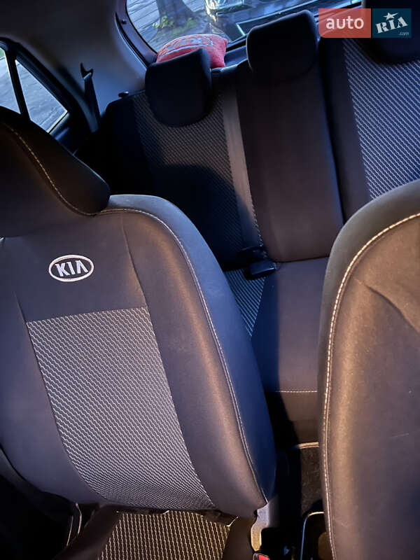 Хетчбек Kia Picanto 2012 в Чернігові