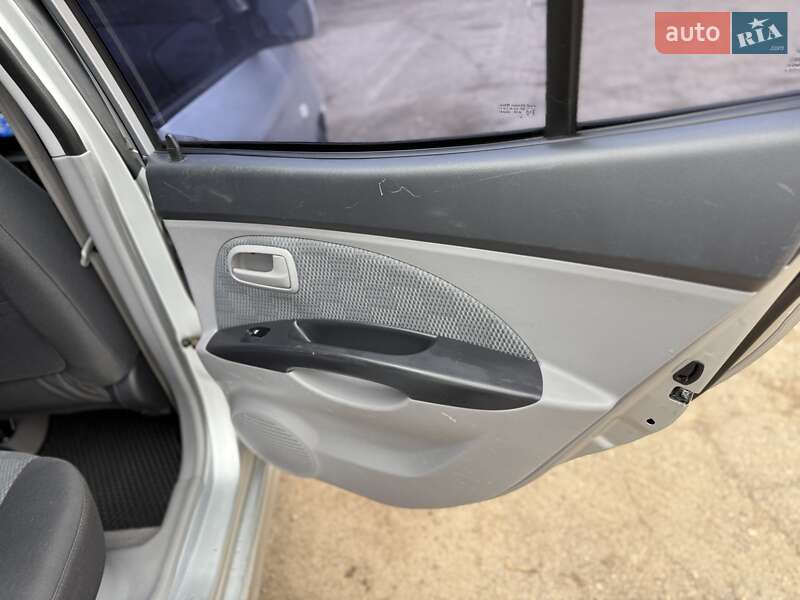 Хетчбек Kia Picanto 2006 в Кривому Розі фото 15 Хетчбек Kia Picanto 2006 в Кривому Розі