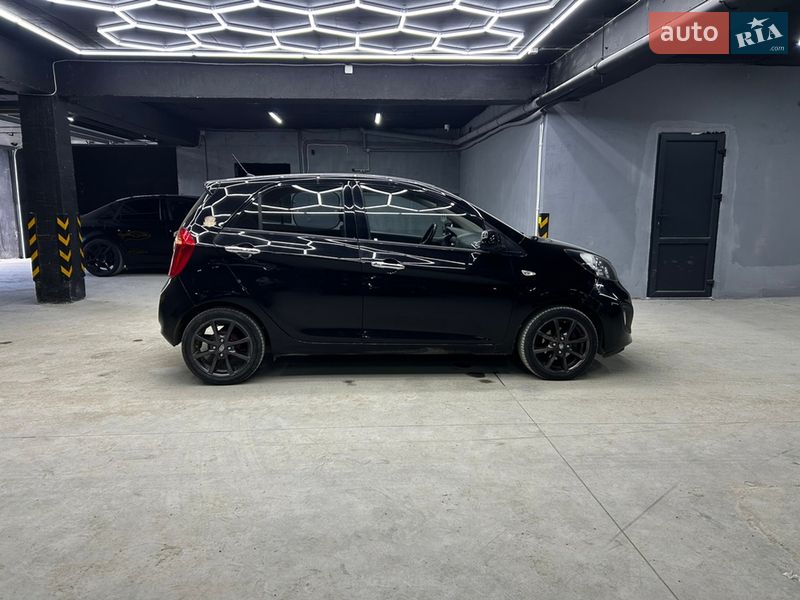 Хетчбек Kia Picanto 2012 в Чернівцях