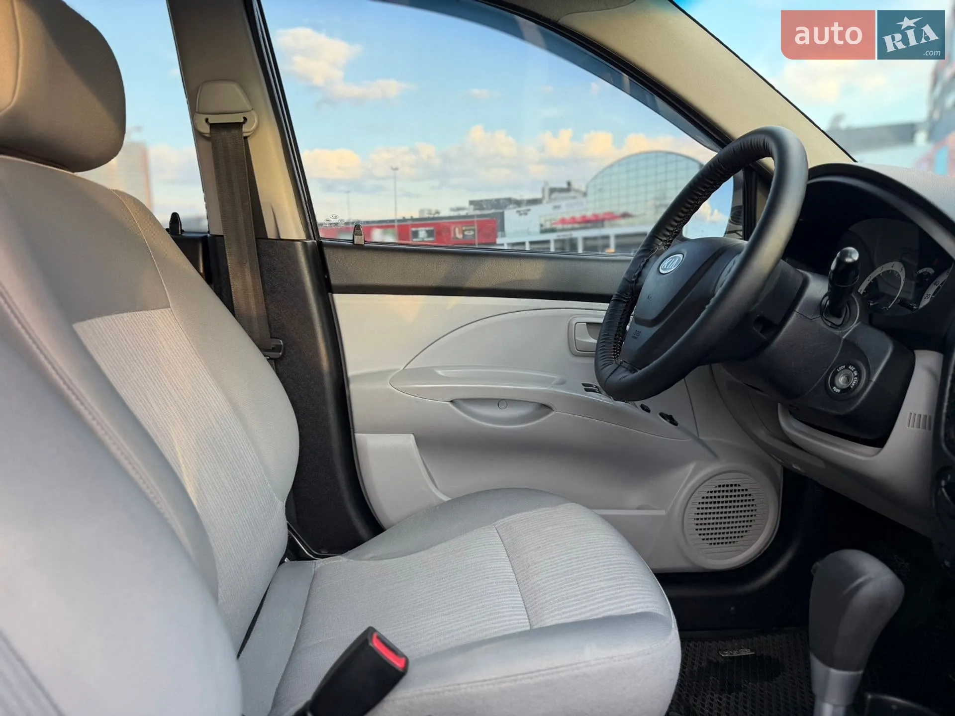 2011 Skoda Fabia - мініатюра 12