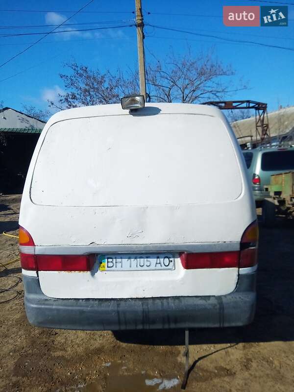 Минивэн Kia Pregio 2004 в Сарате