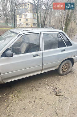Седан Kia Pride 2000 в Запорожье