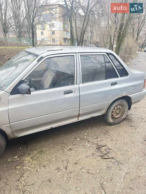 Седан Kia Pride 2000 в Запорожье