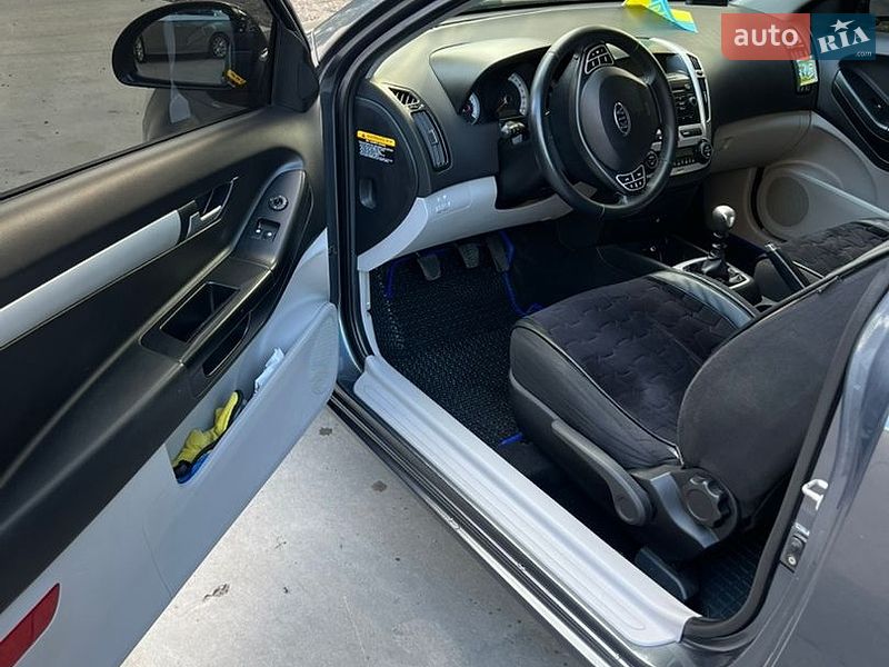 Хетчбек Kia ProCeed 2008 в Дніпрі
