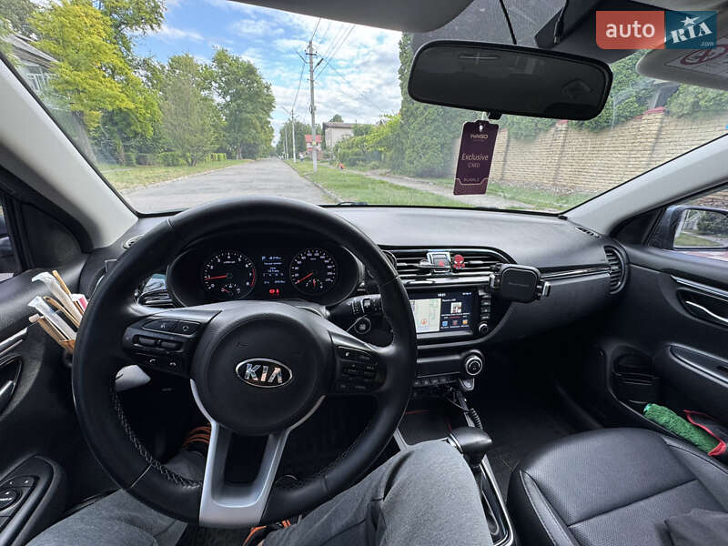 Внедорожник / Кроссовер Kia Rio X-Line 2018 в Вольногорске